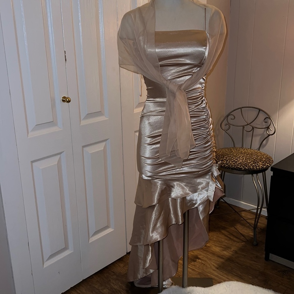Beautiful stretchy satin gold evening gown size XS